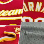 Maglia da baseball grigia personalizzata rosso-nera, stile retrò Maglia da baseball grigia personalizzata rosso-nera, stile retrò