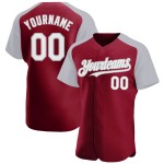 Maglia da baseball autentica, maniche raglan, colore bianco-grigio cremisi, personalizzata Maglia da baseball autentica, maniche raglan, colore bianco-grigio cremisi, personalizzata